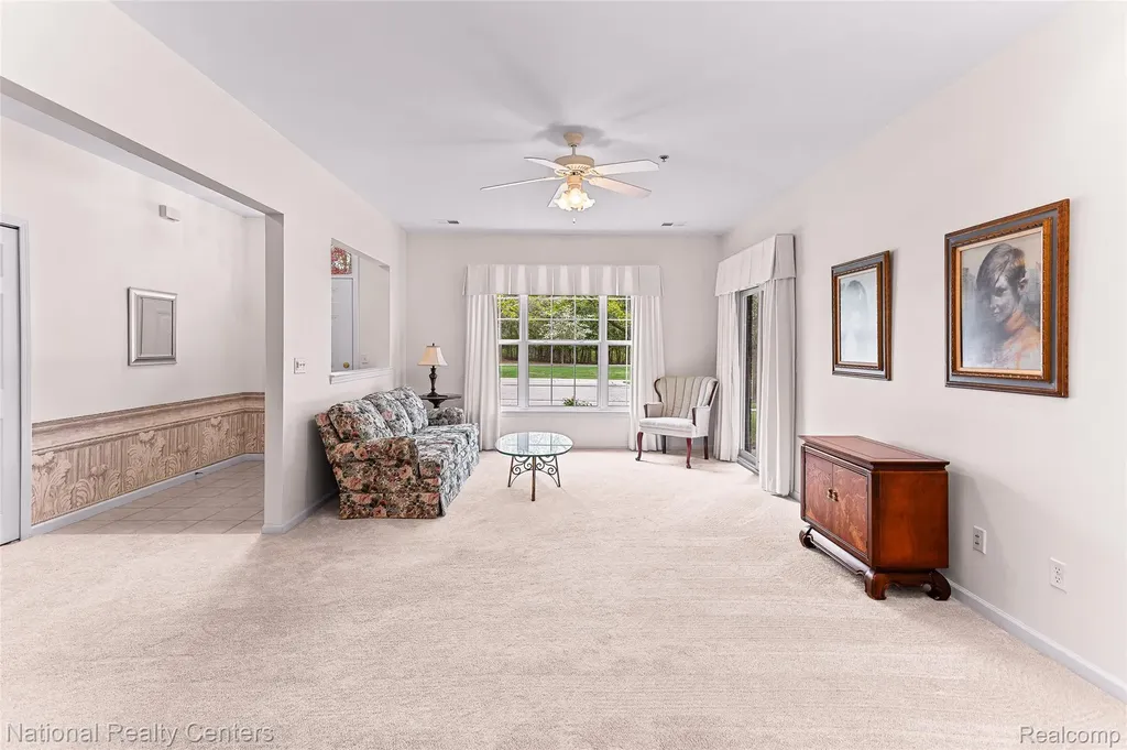 1637 Deepwood Circle Rochester City MI 48307