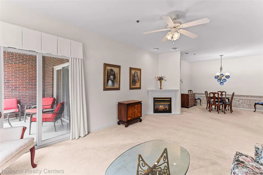 1637 Deepwood Circle Rochester City MI 48307