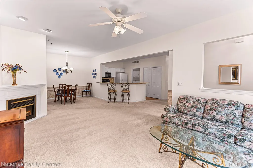 1637 Deepwood Circle Rochester City MI 48307