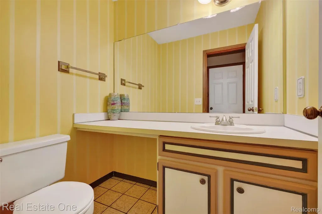 417 Eckford Circle Troy City MI 48085