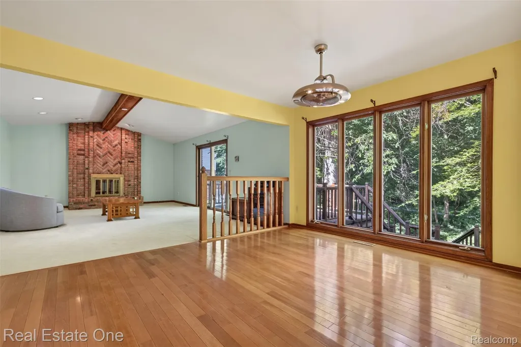417 Eckford Circle Troy City MI 48085