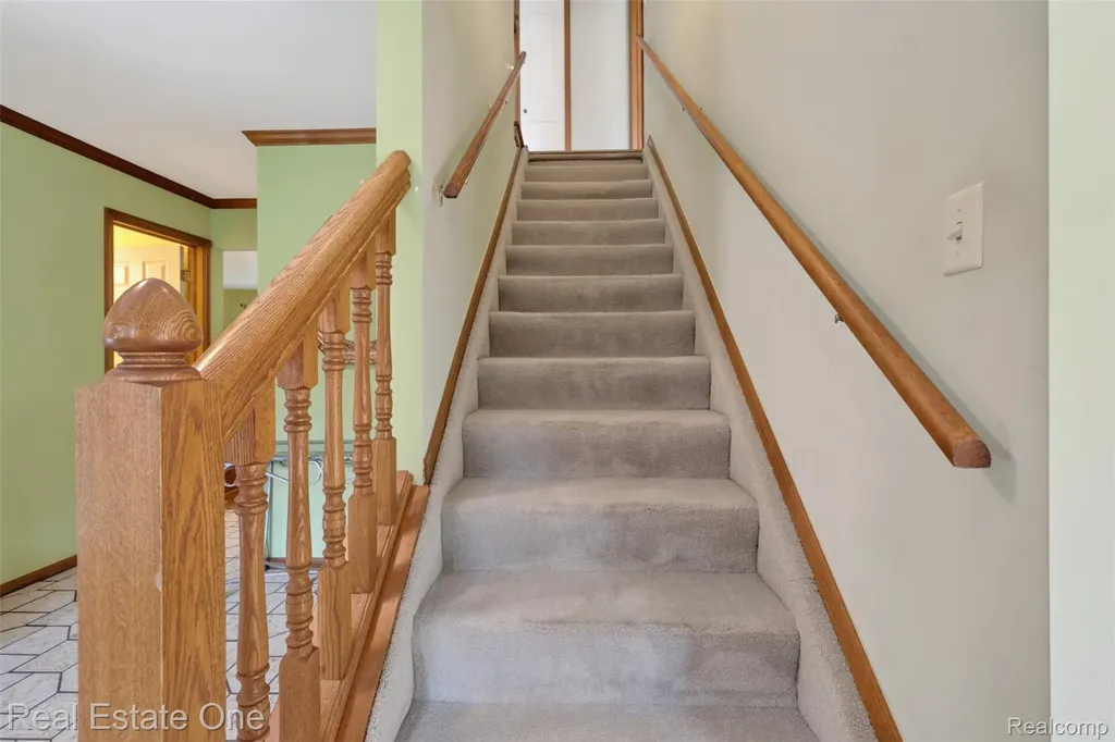 417 Eckford Circle Troy City MI 48085