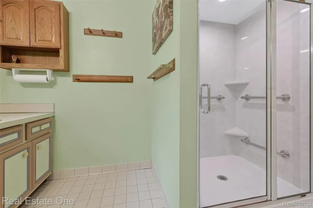 417 Eckford Circle Troy City MI 48085