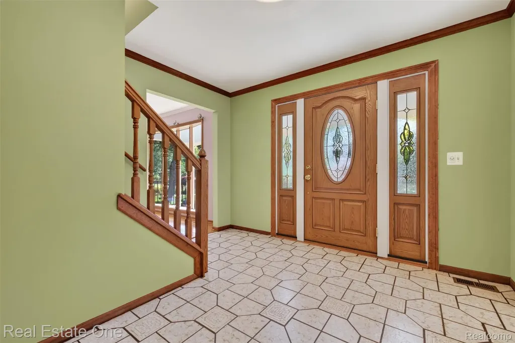 417 Eckford Circle Troy City MI 48085