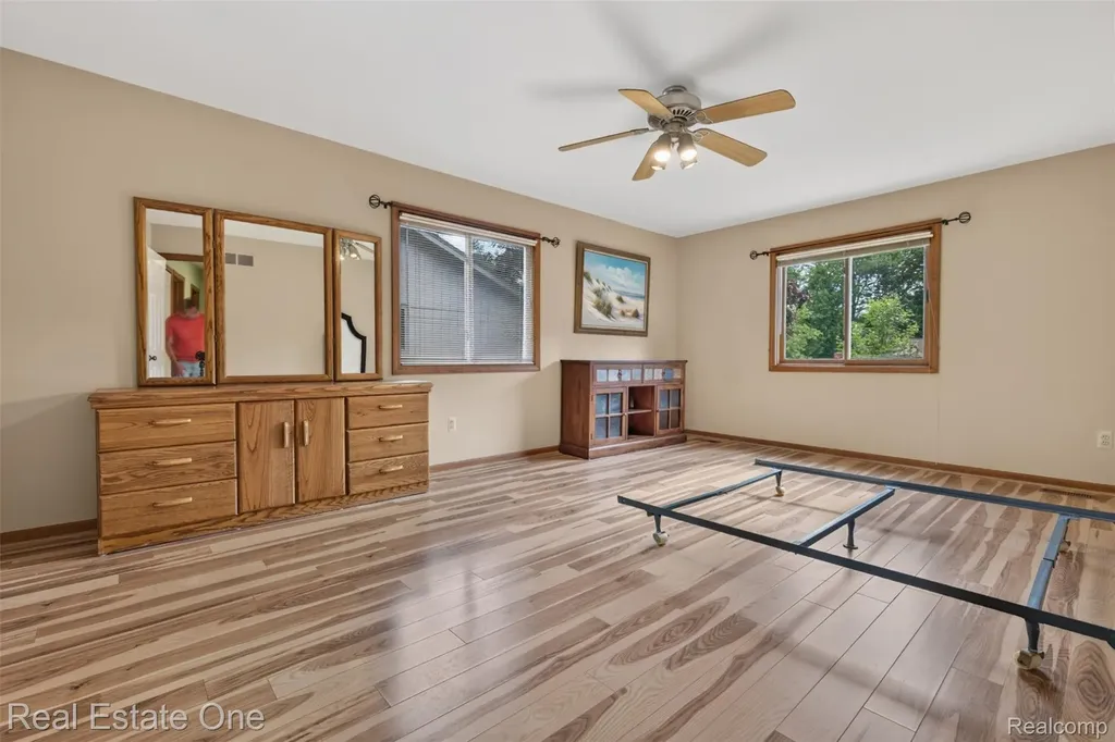 417 Eckford Circle Troy City MI 48085