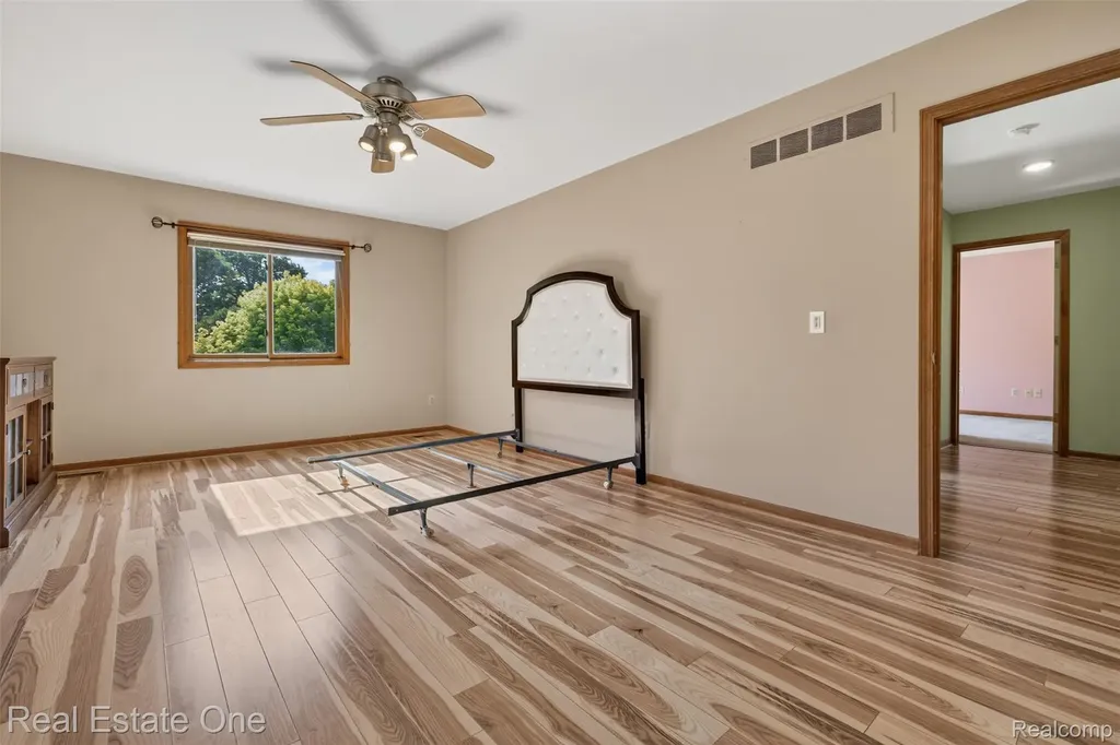 417 Eckford Circle Troy City MI 48085