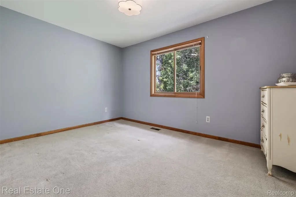 417 Eckford Circle Troy City MI 48085