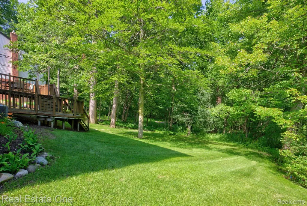 417 Eckford Circle Troy City MI 48085