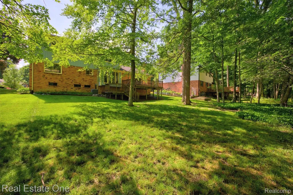 417 Eckford Circle Troy City MI 48085
