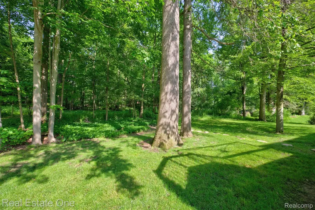 417 Eckford Circle Troy City MI 48085
