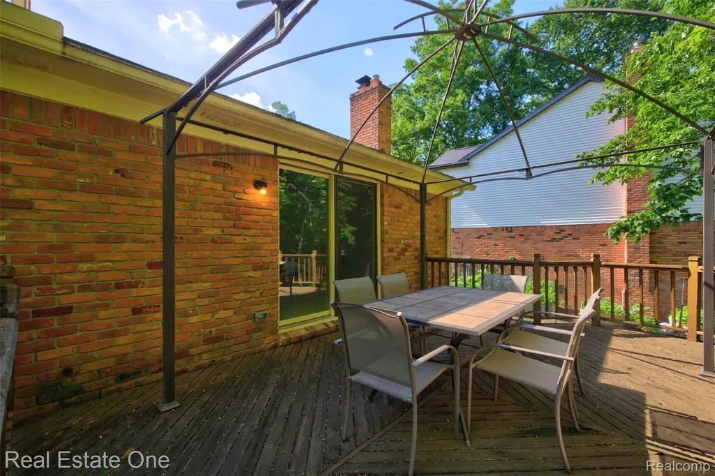 417 Eckford Circle Troy City MI 48085