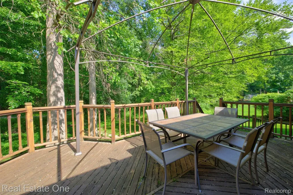 417 Eckford Circle Troy City MI 48085