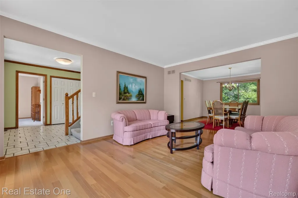 417 Eckford Circle Troy City MI 48085