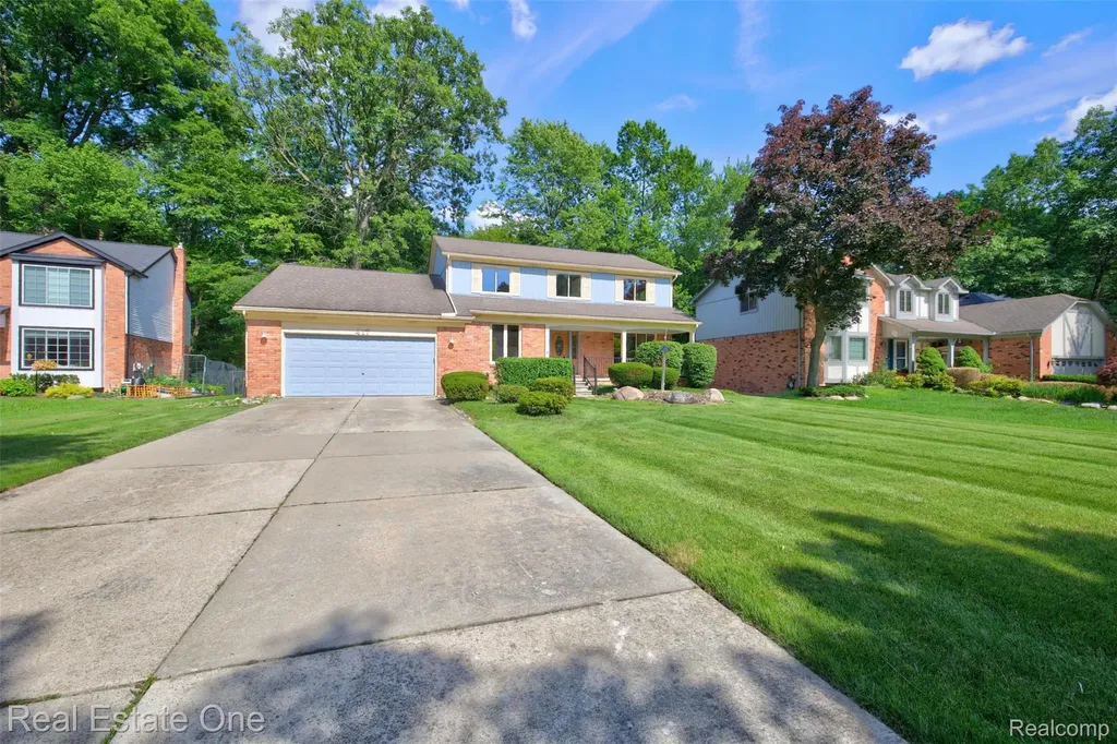 417 Eckford Circle Troy City MI 48085