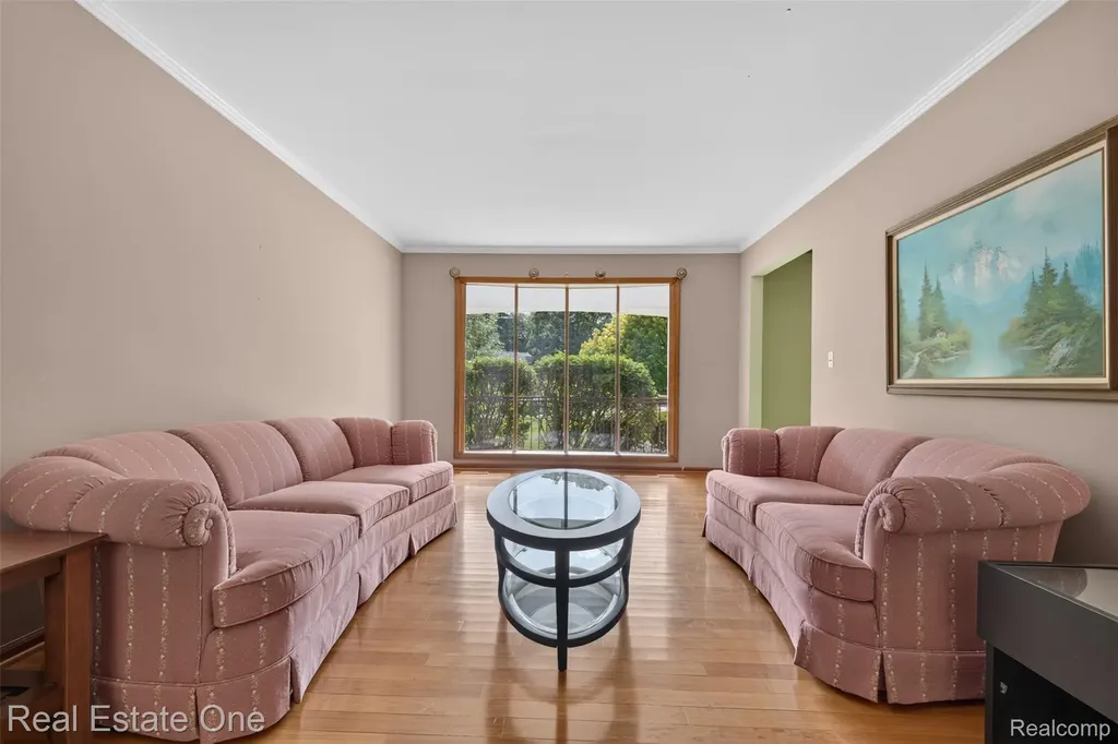 417 Eckford Circle Troy City MI 48085