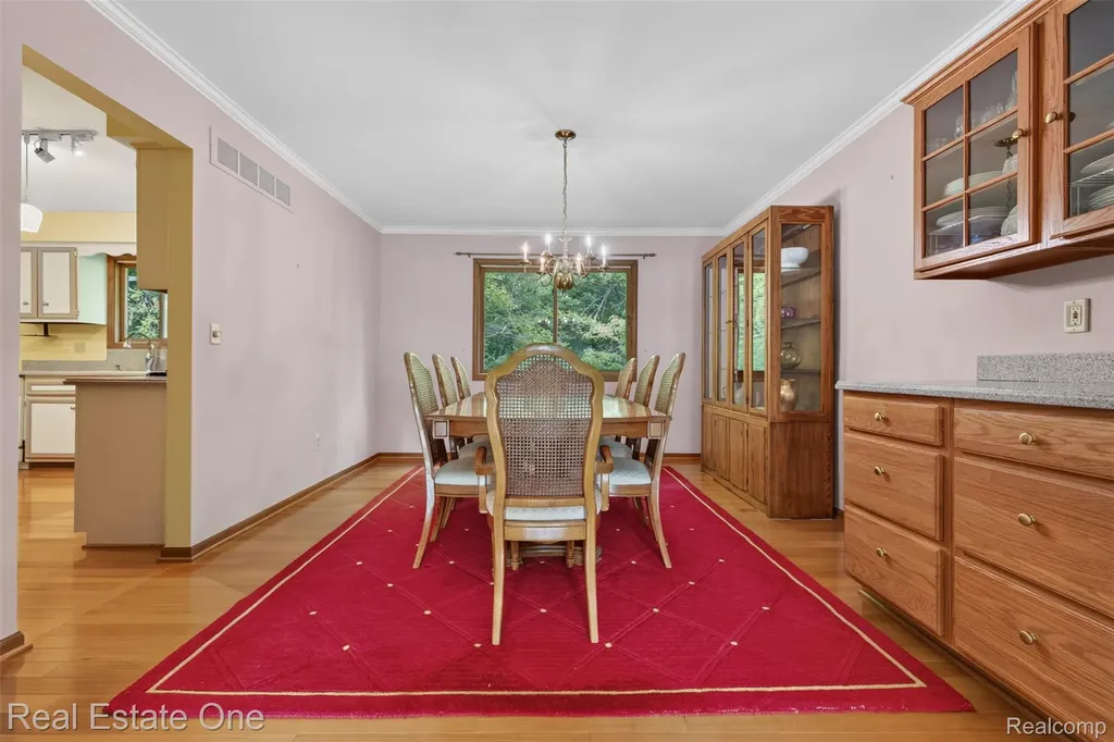 417 Eckford Circle Troy City MI 48085