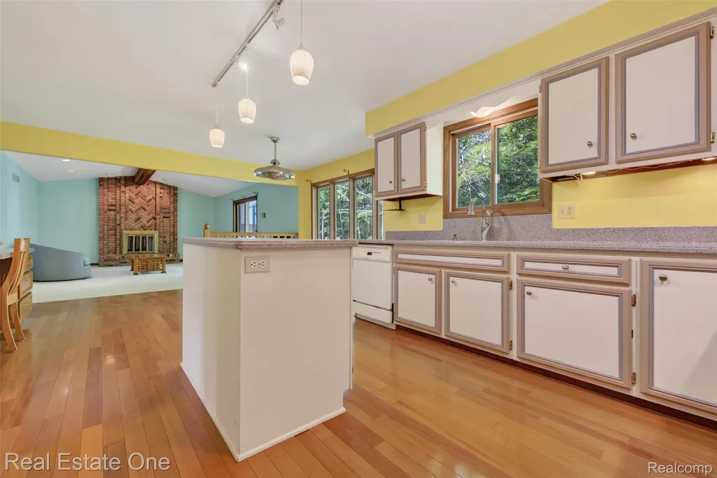 417 Eckford Circle Troy City MI 48085