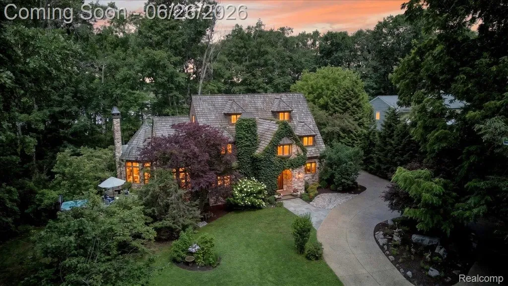 29498 E River Road Grosse Ile Township MI 48138