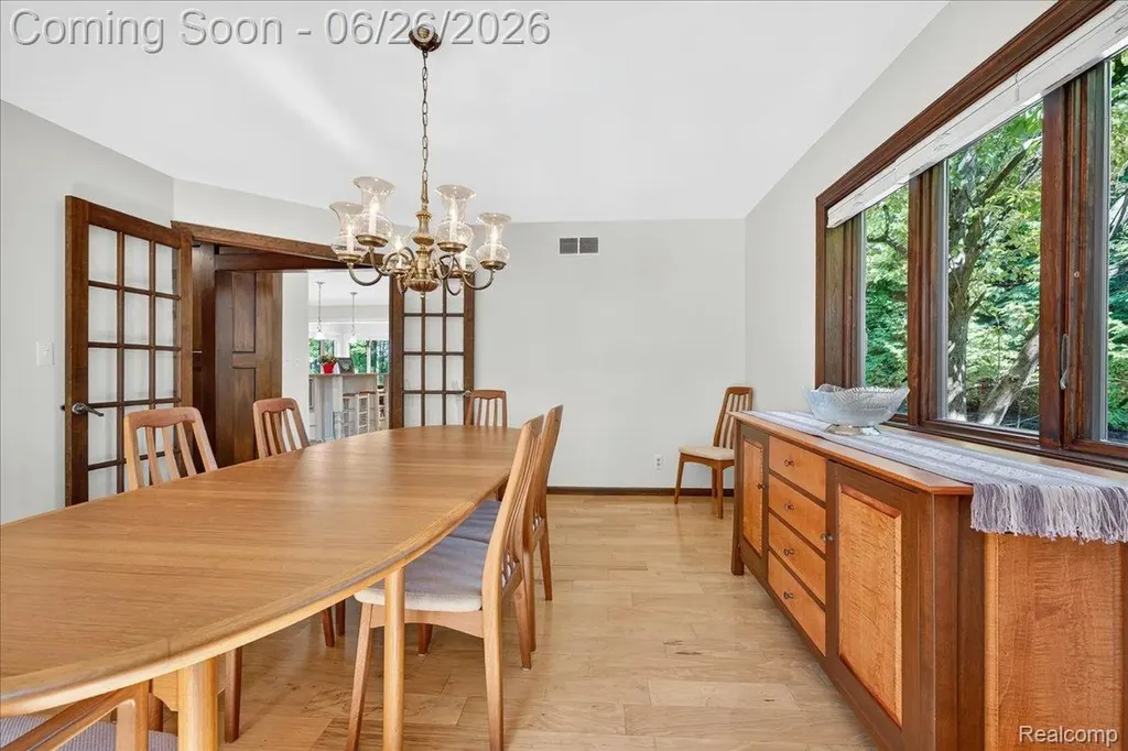 29498 E River Road Grosse Ile Township MI 48138
