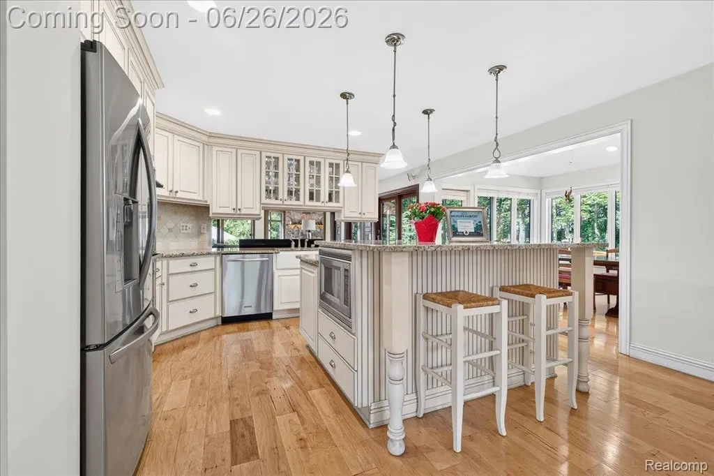 29498 E River Road Grosse Ile Township MI 48138