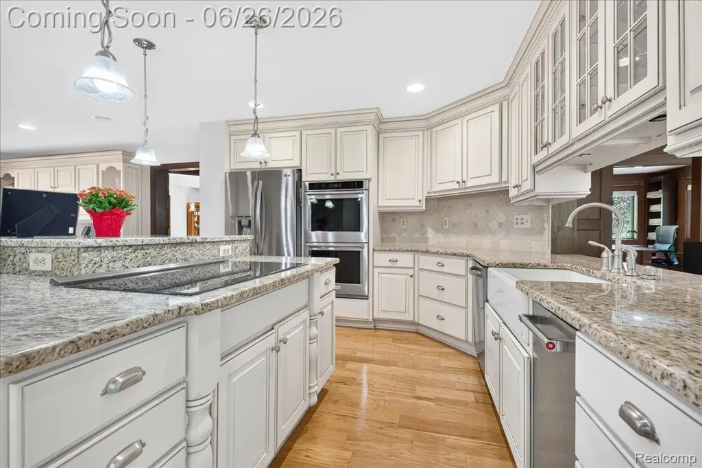 29498 E River Road Grosse Ile Township MI 48138