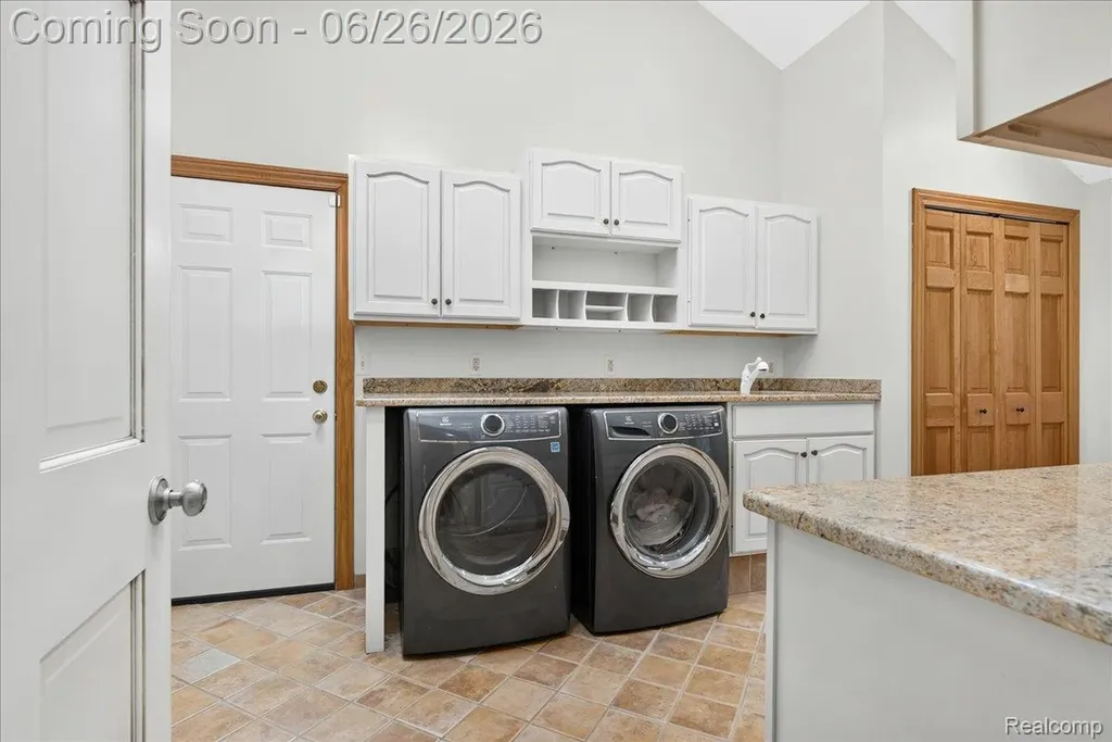 29498 E River Road Grosse Ile Township MI 48138