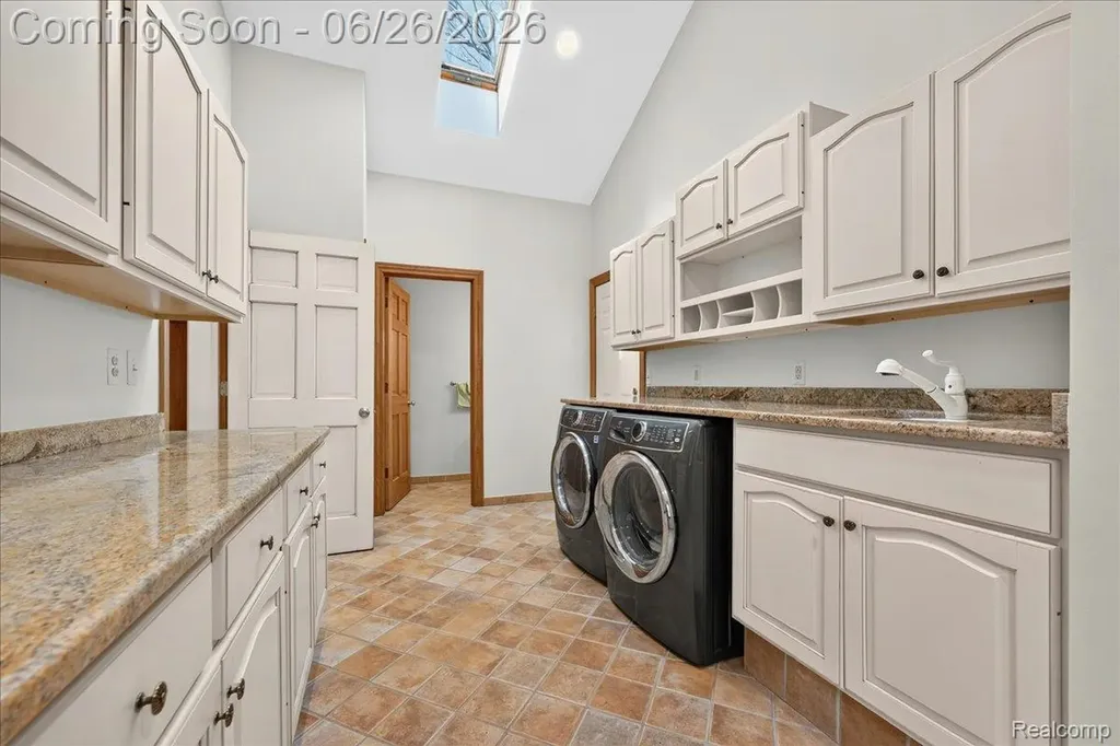 29498 E River Road Grosse Ile Township MI 48138