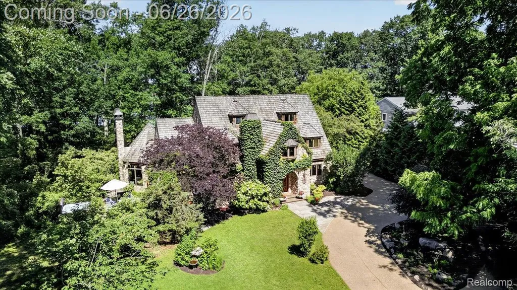 29498 E River Road Grosse Ile Township MI 48138