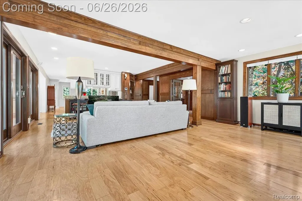 29498 E River Road Grosse Ile Township MI 48138
