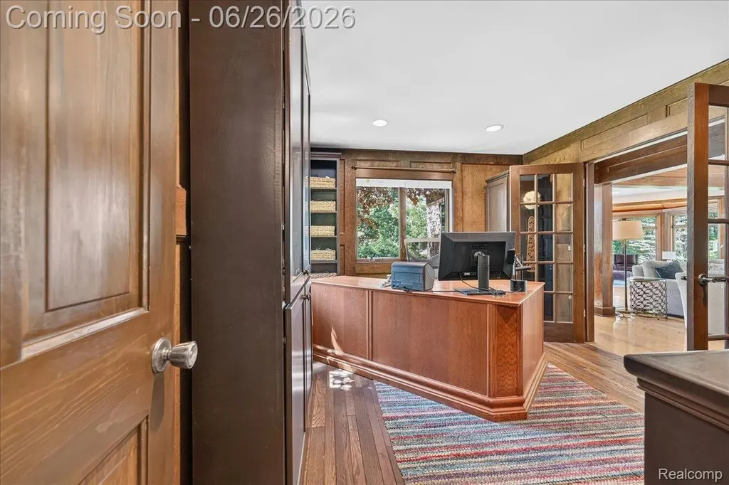 29498 E River Road Grosse Ile Township MI 48138