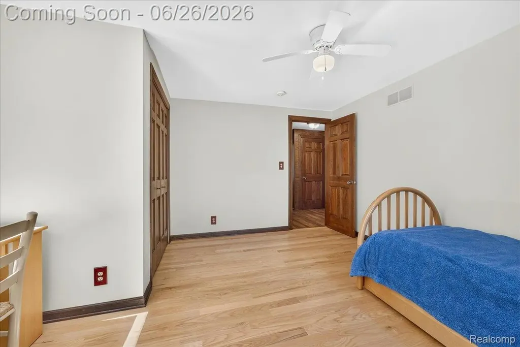 29498 E River Road Grosse Ile Township MI 48138