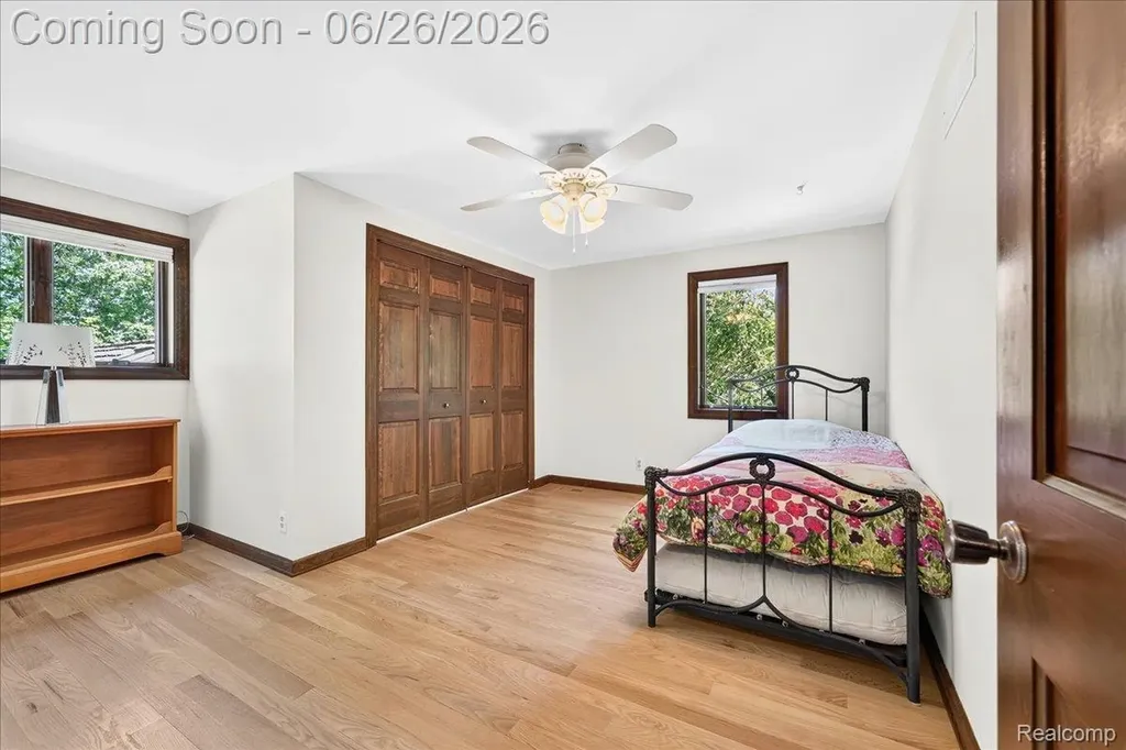 29498 E River Road Grosse Ile Township MI 48138