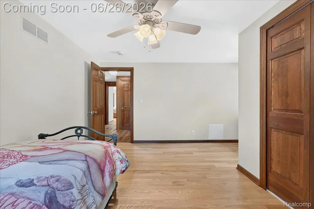 29498 E River Road Grosse Ile Township MI 48138
