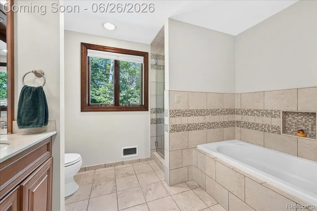 29498 E River Road Grosse Ile Township MI 48138