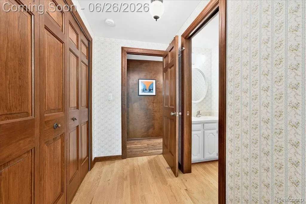 29498 E River Road Grosse Ile Township MI 48138