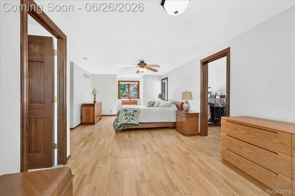 29498 E River Road Grosse Ile Township MI 48138