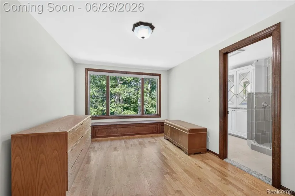 29498 E River Road Grosse Ile Township MI 48138