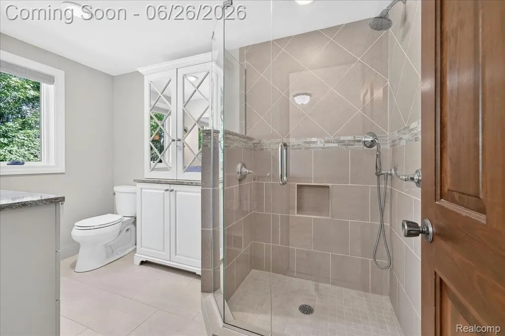 29498 E River Road Grosse Ile Township MI 48138