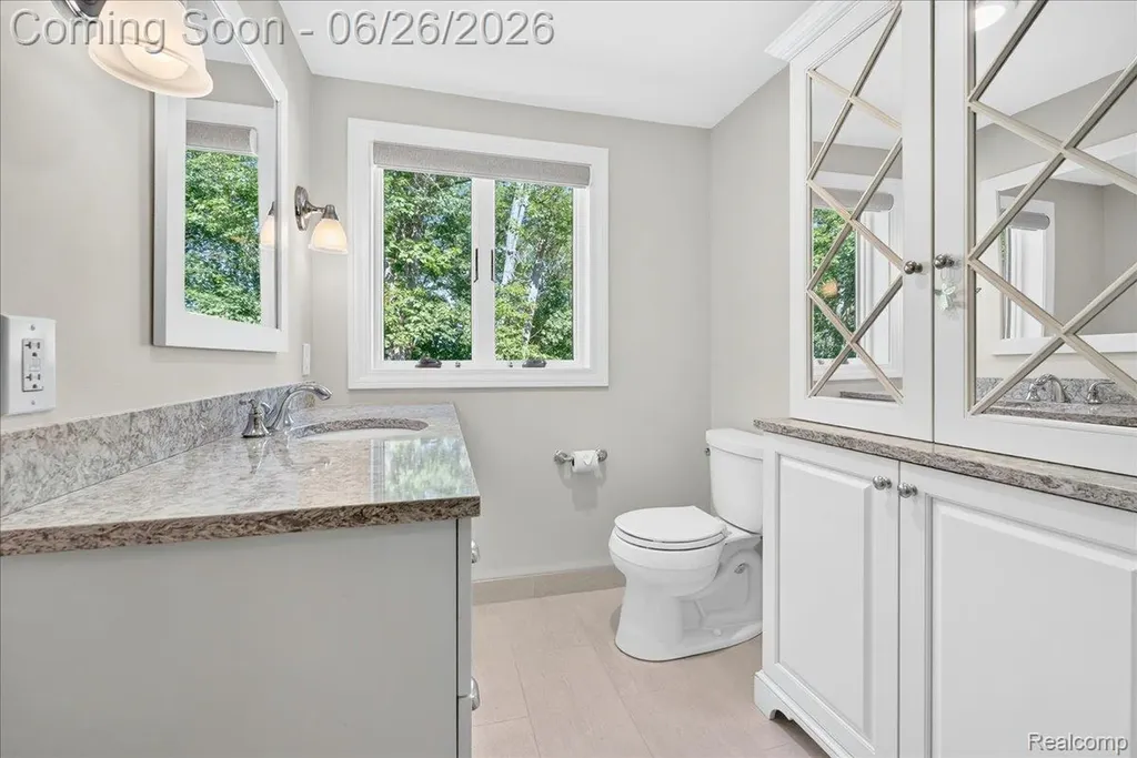 29498 E River Road Grosse Ile Township MI 48138
