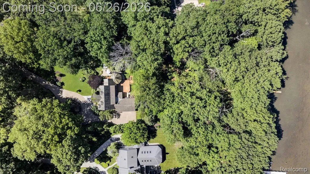29498 E River Road Grosse Ile Township MI 48138