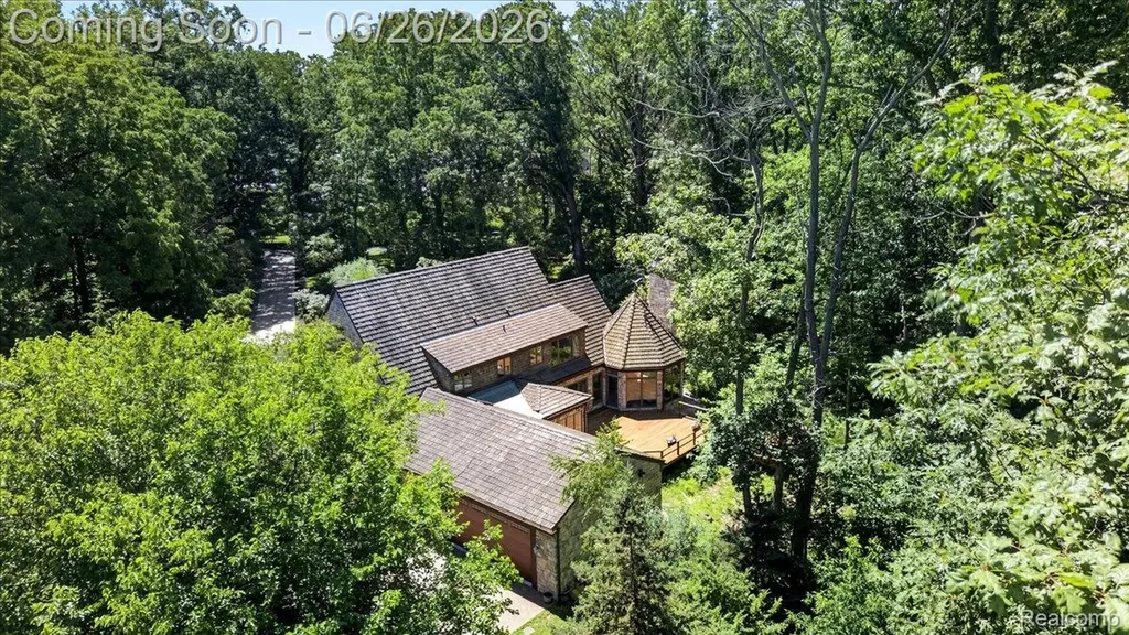 29498 E River Road Grosse Ile Township MI 48138
