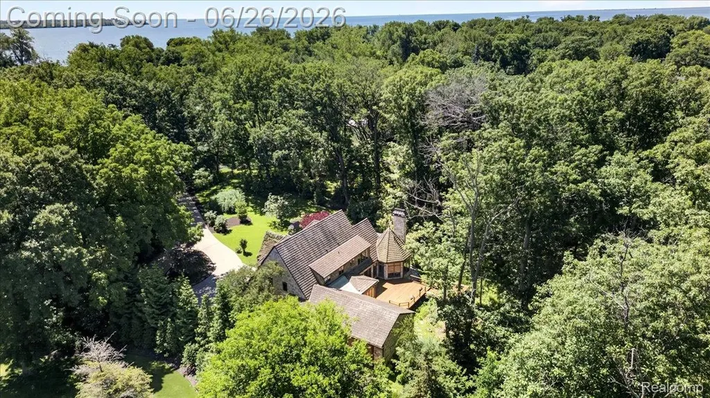 29498 E River Road Grosse Ile Township MI 48138