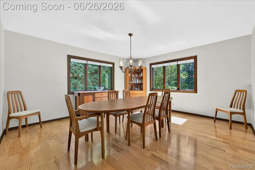 29498 E River Road Grosse Ile Township MI 48138