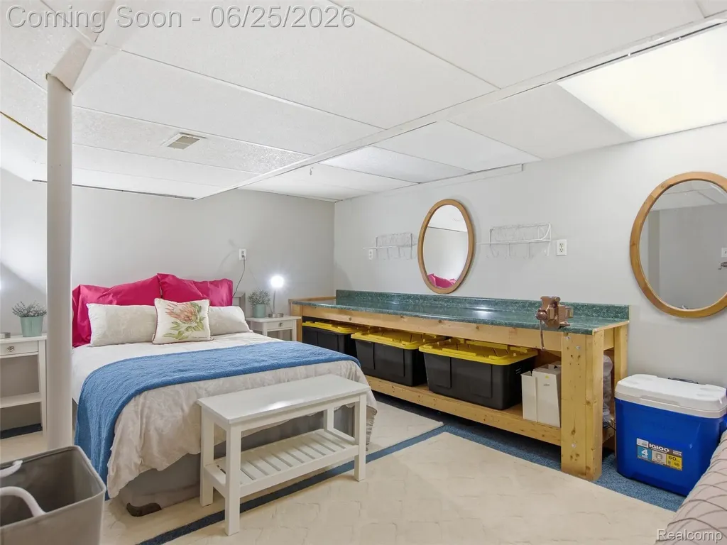 36829 Lansbury Lane Farmington City MI 48335