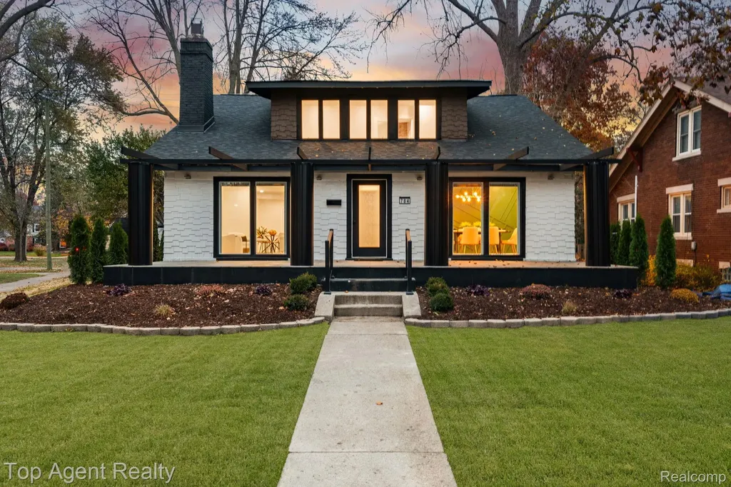 784 Barrington Road Grosse Pointe City MI 48230