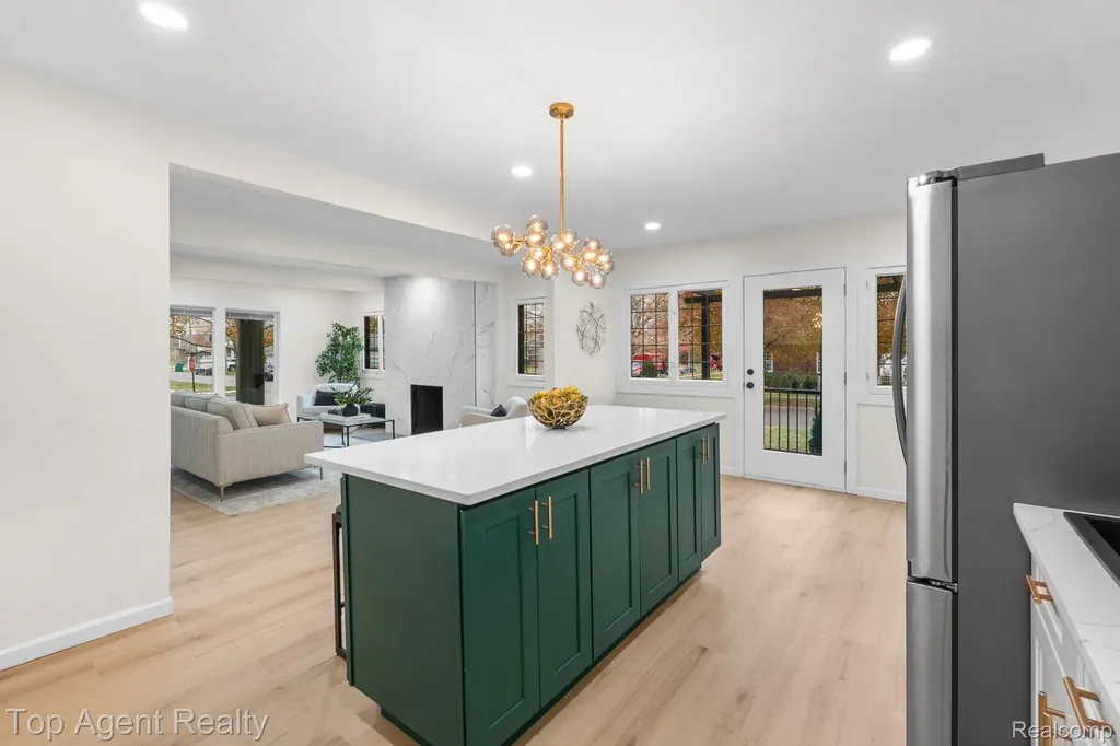 784 Barrington Road Grosse Pointe City MI 48230