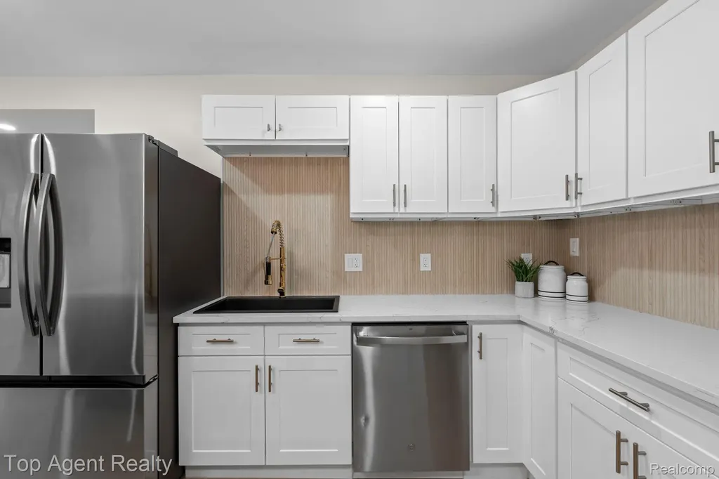 784 Barrington Road Grosse Pointe City MI 48230