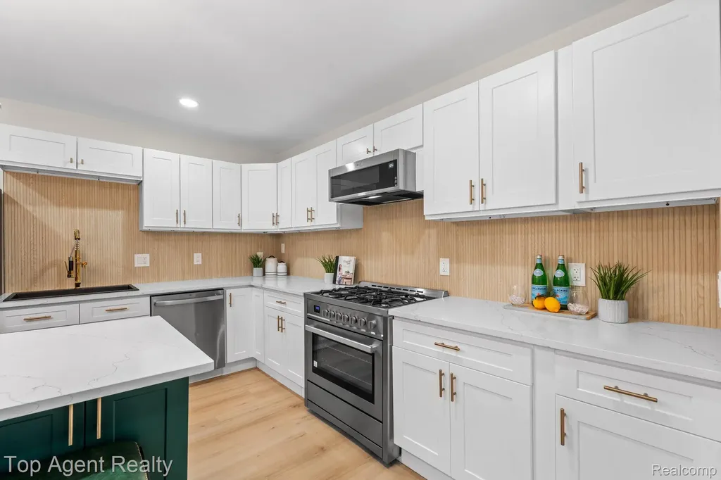 784 Barrington Road Grosse Pointe City MI 48230