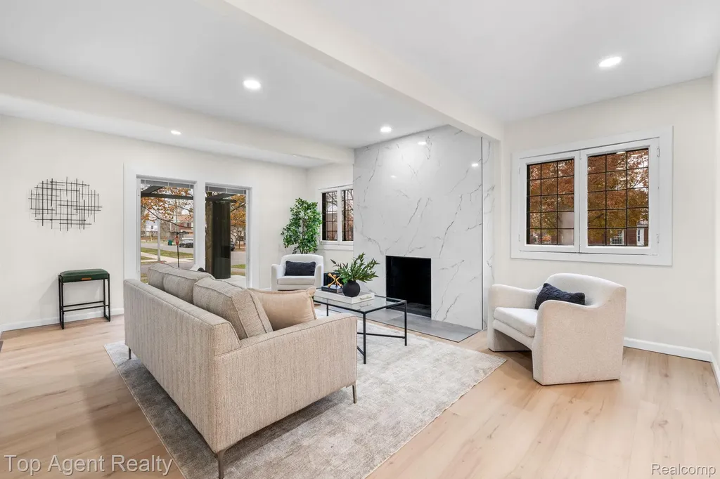 784 Barrington Road Grosse Pointe City MI 48230