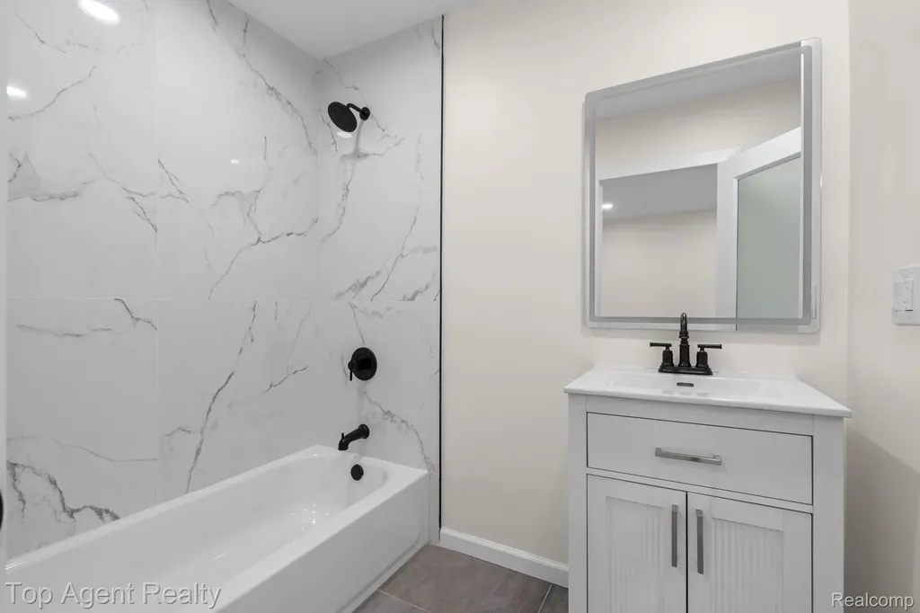 784 Barrington Road Grosse Pointe City MI 48230